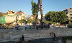 Tarsus’ta DSİ Tadilatı Kaldırımlarda Maddi Hasar Oluşturdu