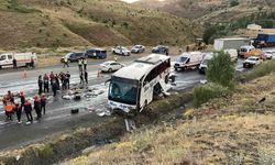 Yolcu otobüsü Dağ Yamacına Çarptı: 4 Ölü, 33 Yaralı