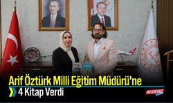 Arif Öztürk, 4 Kitabını Niğde Milli Eğitim Müdürü'ne Sundu