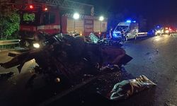 Araç kağıt gibi ezildi: 1 ölü, 1 yaralı