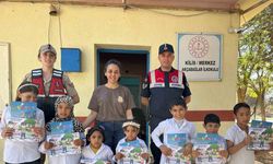 Jandarma'dan Çocuklara Ziyaret: Görevler Anlatıldı, Hediyeler Dağıtıldı