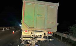 Motosiklet, Kamyona arkadan çarptı: 1 ölü