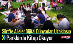 Aileler Dijital Dünyadan Uzaklaşıp Parklarda Kitap Okuyor