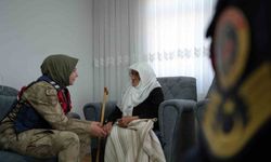 Bayburt Jandarmasından Rabiye Nineye Unutulmaz Sürpriz