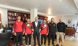 Dünya şampiyonu güreşçilerden RTÜK’e ziyaret