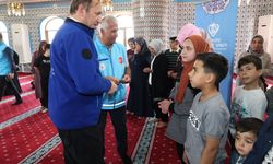 TDV, İki ilçede 100 aileye alışveriş kartı dağıttı