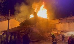 Korkutan Yangın İncili Çeşme'de 2 Evi Küle Çevirdi