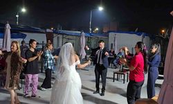 Depremzede Çiftin Konteyner Kentte Mutluluk Düğünü