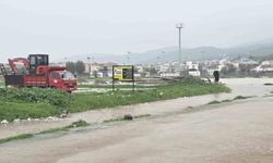 Dikili ve Foça'da Su Tahliye Çalışmaları Devam Ediyor