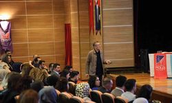 Eski Bakan, Diyarbakır’da öğretmen ve velilerle buluştu