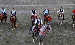 Kar, Kış Demeden Ata Sporuna Sahip Çıkıyorlar