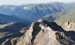 Trabzon-Bayburt Sınırındaki Tarihi Mescit Yandı