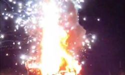 Şanlıurfa'da alev alan otomobil bomba gibi patladı