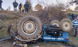 Tarla Sürerken Şarampole Devrilen Traktörün Altında Kaldı!