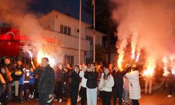 Türkiye şampiyonları davul-zurna ve meşalelerle karşılandı