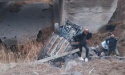 Köprü Altına Düşen Araç Can Aldı