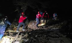 Tırmanışa Çıkan 3 Dağcı Karla Kaplı Alanda Mahsur Kaldı