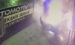 Sanayiye bırakılan kazalı otomobil alev aldı