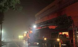 Uşak’ta poşet fabrikasında çıkan yangın söndürüldü