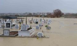 Adana'da Sağanak Felaketi: Mezarlar Sular Altında Kaldı!
