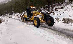 Alanya’nın Yüksek Kesimlerinde Karla Mücadele Sürüyor