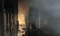 Antakya'da Korkutan Yangın: 3 Katlı Bina Alevlere Teslim