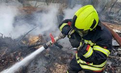 Erdemli'de Hurdalık Yangını: Gökyüzü Siyaha Büründü!
