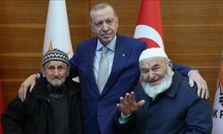 Cumhurbaşkanı Erdoğan, 100 Yaşındaki Vatandaşlarla Sohbet Etti!