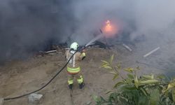 Odunluk Alevlere Teslim Oldu: Ekipler Seferber Oldu