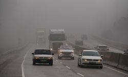 Hatay’da Göz Gözü Görmüyor: Sis Trafiği Felç Etti