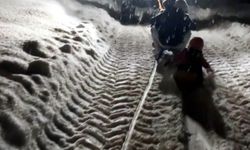 Kızakları Traktöre Bağladılar: Karın Tadını Böyle Çıkardılar