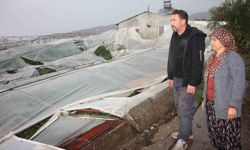 Kumluca'da Dev Hortum: Seralar Kağıt Gibi Dağıldı!