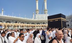 Müslümanlar Miraç Kandilinde Kabe'ye Akın Etti!