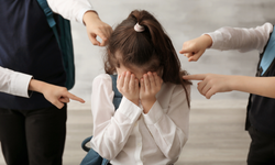 Uzmanlardan Uyarı:  "Akran Zorbalığı Evde Başlıyor!"