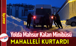 Yolda Mahsur Kalan Minibüsü Mahalleli Kurtardı!