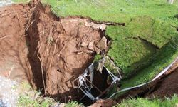 Efeler'de Korkutan Çökme: 20 Metrelik Obruk