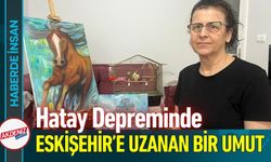 Depreme Resim Yaparken Yakalandı, Fırçası Hayata Tuttu