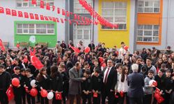 Şehitlik Ortaokulu'nda Duygusal Anlar: Bayrak Aşkı Ders Oldu