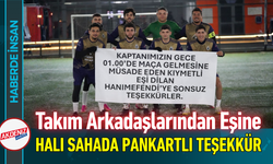 Takım Arkadaşlarından Eşine Halı Sahada Pankartlı Teşekkür!