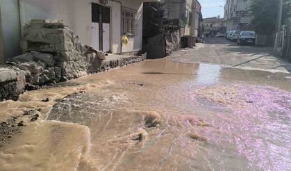 Kurtalan'da Su Hattı Patladı, Çarşı Merkezini Su Bastı