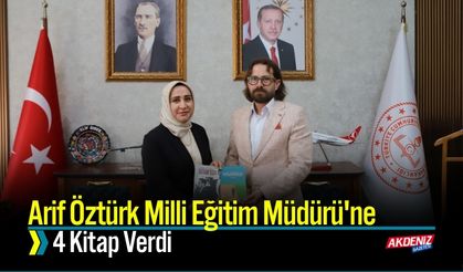 Arif Öztürk, 4 Kitabını Niğde Milli Eğitim Müdürü'ne Sundu