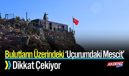 Bulutların Üzerindeki “Uçurumdaki Mescit” Dikkat Çekiyor
