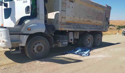 Geri manevra yapan kamyonun altında kalan işçi öldü