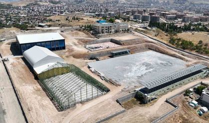Malatya Kaynarca Spor Kompleksi Yenilenerek Hizmete Hazırlanıyor
