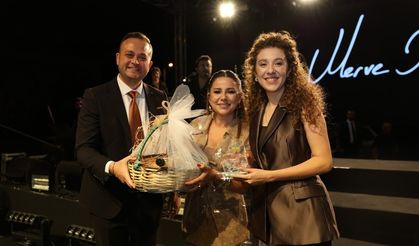 Çivril Elma Festivali'nde Merve Özbey Coşkusu