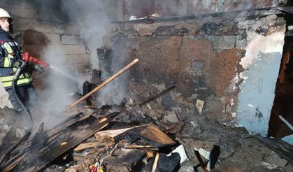 Erzurum’da Terk Edilmiş Evde Yangın Paniği