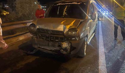 Nevşehir'de ilginç kaza: Aydınlatma direği otomobilin üzerine düştü