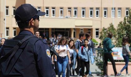 Okul önlerinde polis denetimleri başladı