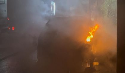 Tekirdağ’da otomobil gece yarısı alev aldı