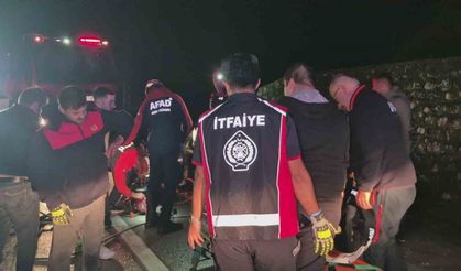 Bartın’da otomobil bariyerlere çarptı: 4 yaralı